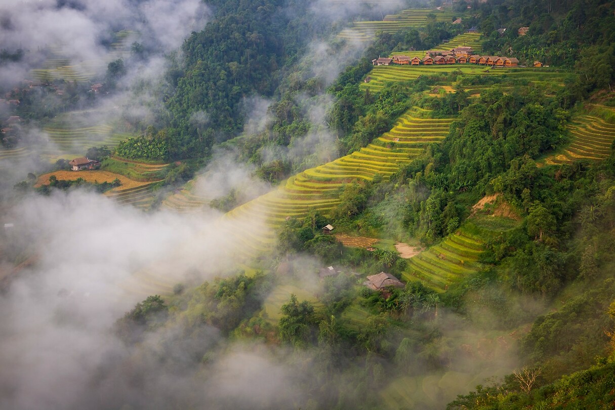 27. Optrekkende mist in Hoang Su Phii