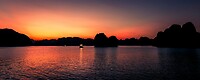 55. Zonsondergang Lan Ha baai