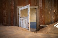 35. Kolmanskop