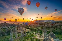 41. Luchtballonnen bij zonsopkomst