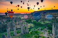 43. Luchtballonnen bij zonsopkomst