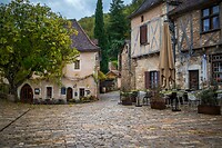 27.. Saint-Cirq- Lapopie