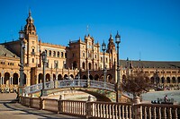73. Plaza España