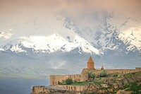 28. Khor Virap met Ararat