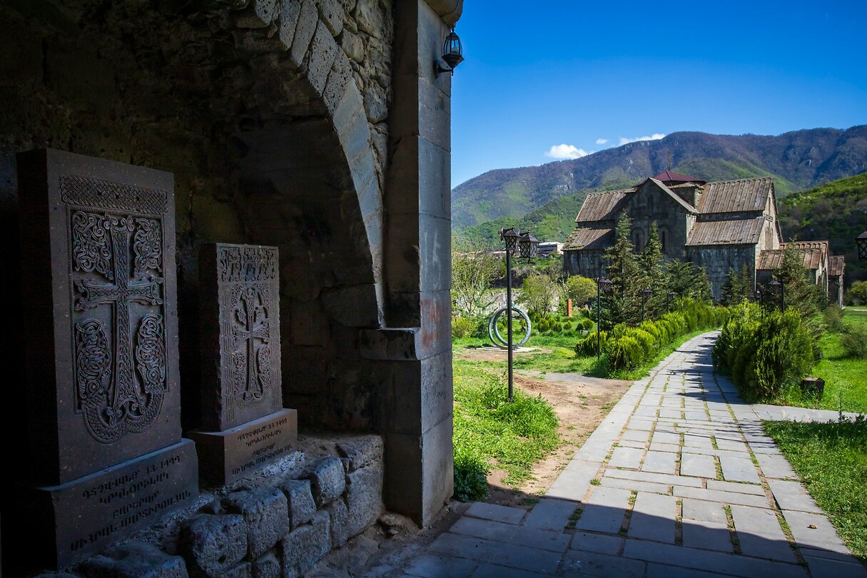 29. Akhtala klooster