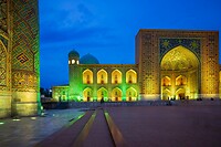 13. Registan plein