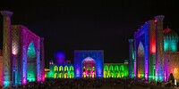 16. Verlicht Registan plein