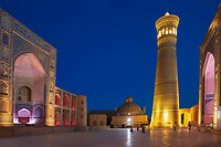 39. Plein met Kalan minaret