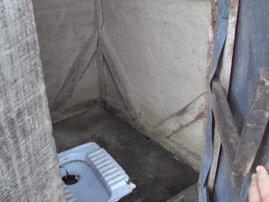 Nepalees toilet Foto Arilinde in Nepal