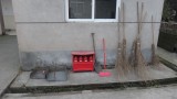Workingtools for cleaning the inside and outside cages of the Giant Panda's.