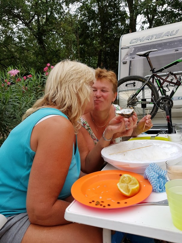 Oester genieten jammer hè dat niemand anders wil !