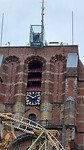 De scheve toren van Leeuwarden met 3 malloten in top
