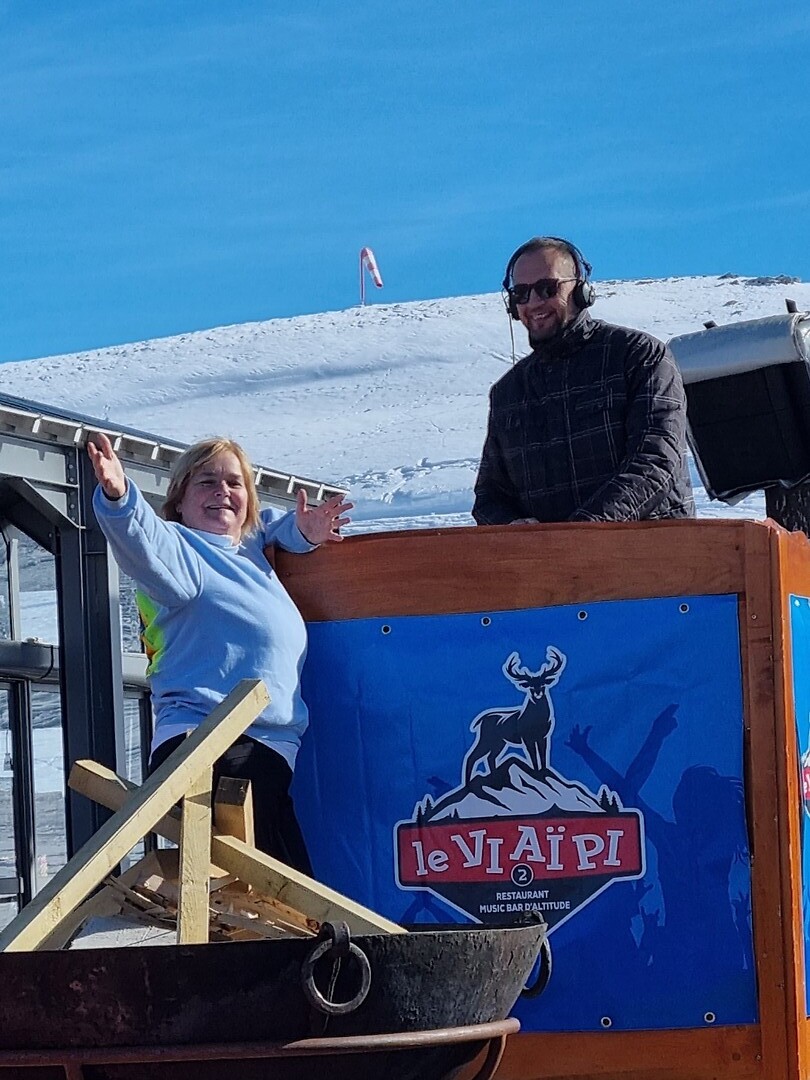 Even bij de DJ