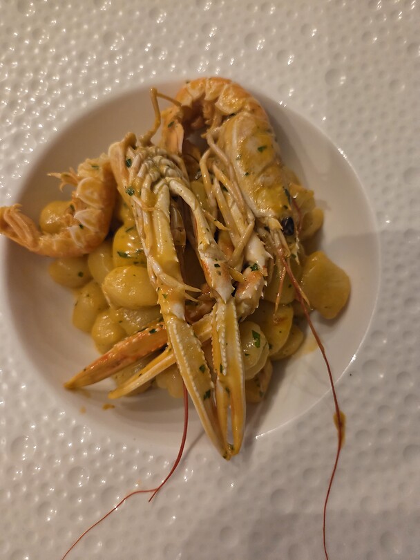 Scampi con gnocchi
