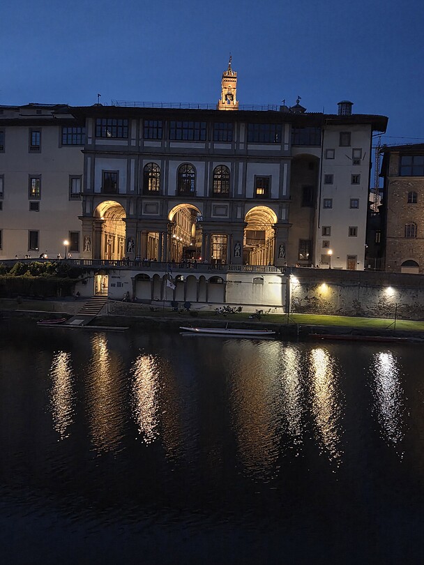 Bij avondlicht langs de Arno