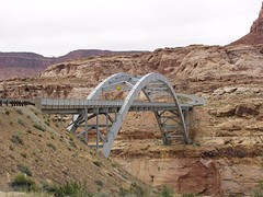 Een nieuwe brug over de Colorado onderweg