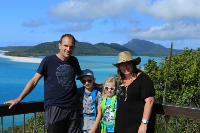 Hier staan we op het uitzichtspunt bij Whitehavenbeach