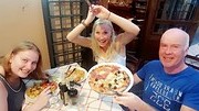 Met Marjon en Inge aan de welverdiende pizza