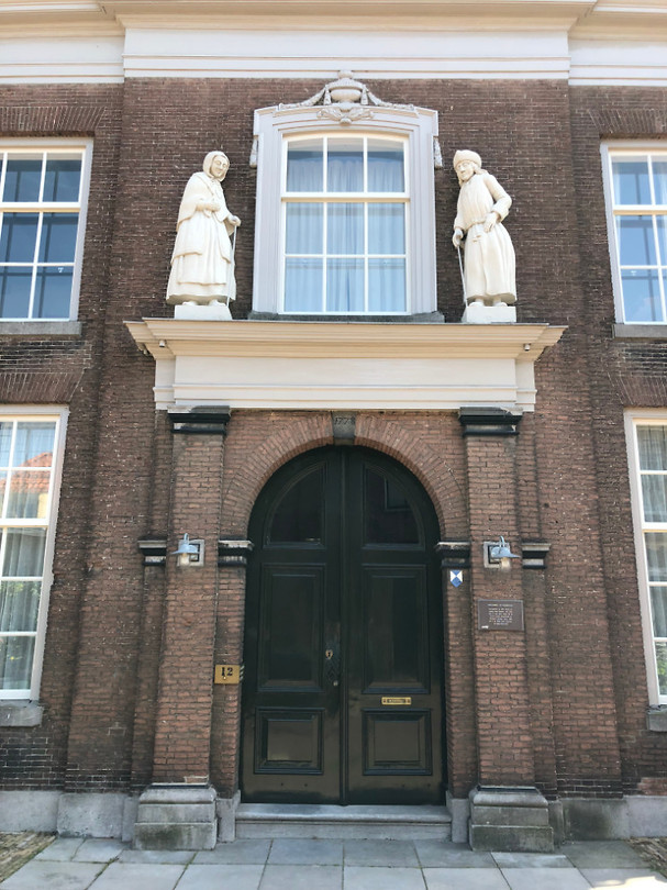 Het oude mannen en vrouwenhuis