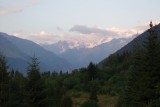 Ushguli is deze kant op, op 46 km. over de weg.