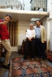 Links Hadi en uiterst rechts Alireza met in het midden zijn nonkel.