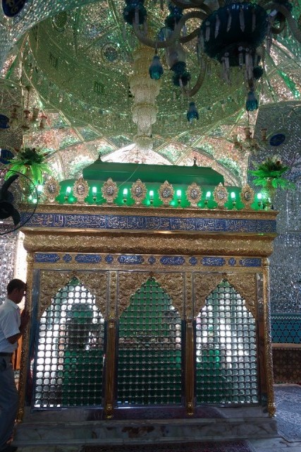 Een graf van een 'kleine" sultan : Ahmir Ahmad.