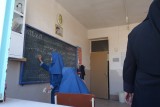 klasgebeuren in een een basisschool voor meisjes in Kashan.