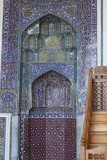 De verdiepte bidplaats voor de imam in Kaylonmoskee samen met de mihrab.