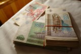 Het oezbeeks equivalent van 100 dollar : 560000 sum