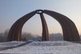 Het WO II monument in Biskek in de vorm van een yurt.