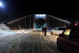 De tunnelingang op 3148 meter hoog. Hier is het pas bitter koud.
