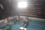In het meest confortable hete bad van de drie.