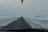 Deze weg is de belangrijkste verkeersas van dit land. Dus sneeuwvrij op + 3000 meter hoog.