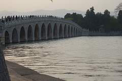 De brug met de 17 bogen over Kunming lake.