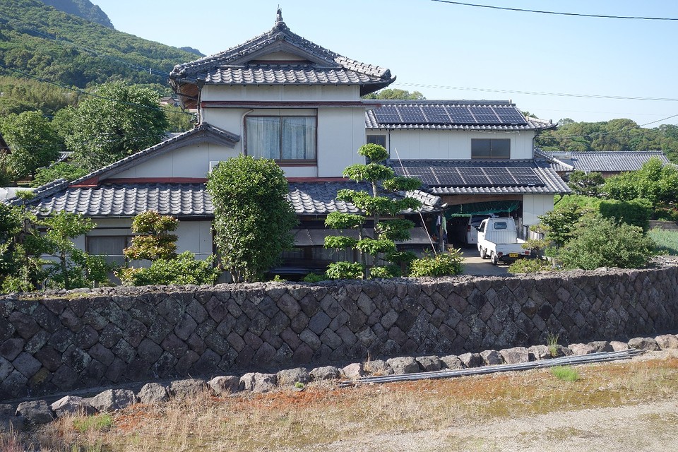 Gewoon groot japans huis - op de gevaarlijke plek !