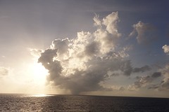 Vanavond wel bijna zonsondergang bij het aankomen in Naha op Okinawa.