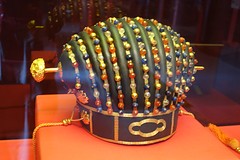 De kroon van de Ryukyu-koning geeft de indruk van een doorprikte autoband.