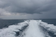 Op weg naar Taketomi met de overzet die eerder een speedboat is.