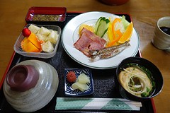 Japans ontbijt in Kampira sou ryokan op Iriomote.
