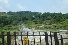 Ook Taiwan is vulkanisch. Hier fumarollen en een geiser net naast Taipei.