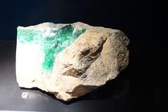 Natuurlijk ontstane jade uit "Birma" is anders dan die van andere vindplaatsen (ook Taiwan).