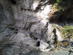 De hoogte van de potholes wijzen op de stand van de rivier in een ver verleden.