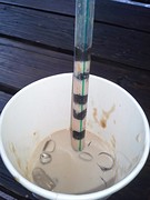 Dit is bubble tea (melk en suikerthee met zwarte chewy balls). Lekker en vullend.