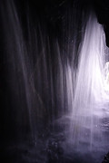 Natuurlijke (grote) waterinsijpeling in een door de mens gemaakte tunnel.