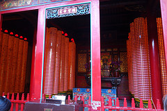 Boedhitische tempel (vredescylinders) in Longshan tempel.