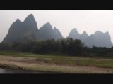 De Li rivier in Xingping vanop een toeristisch schip.