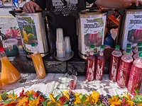 Dat is wijn na de eerste persing aan 4,5% alcohol.