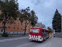 Een bus met elektrische bovenleiding.