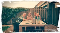 Verwend met een borrel door lieve vriendinnen