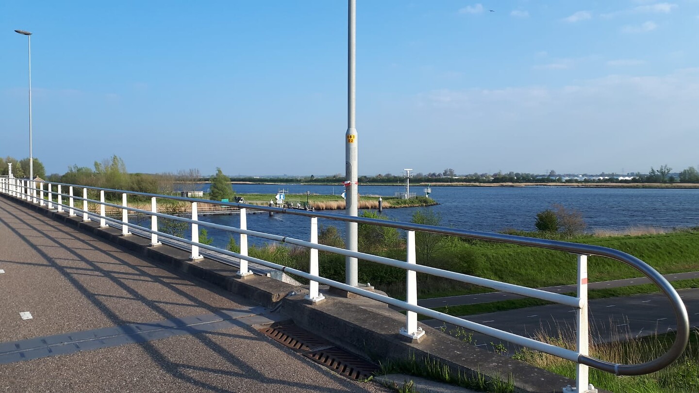 Brug over zijkanaal C